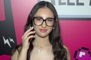 Η Κλαυδία εισέβαλε στο πλατό του "The Voice" κάνοντας έκπληξη στους κριτές - "Αγχώθηκα"