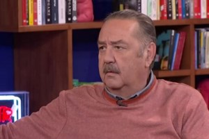 Ξέσπασε ο Τάσος Κωστής κατά του Γιώργου Καραμίχου: "Ποιος είναι αυτός και κρίνει; Αηδίες!"