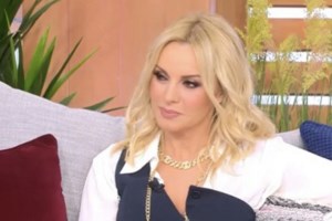 Η φωτογραφία της Πέγκυ Ζήνα στο σκάφος από τις διακοπές της με τον Γιώργο Λύρα - εικόνα 2