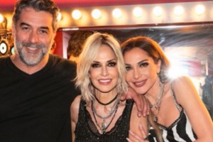 Δέσποινα Βανδή & Βασίλης Μπισμπίκης | Τα νέα τρυφερά ενσταντανέ από τη βραδιά στην Άννα Βίσση