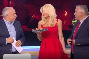 Η Φαίη Σκορδά σε νέο "ντου" στους Αταίριαστους | Το γλυκό που τους ενθουσίασε
