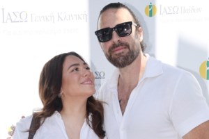 Η Ευρυδίκη Βαλαβάνη μας δείχνει την "άβολη πραγματικότητα" στο κρεβάτι της μετά τη γέννα