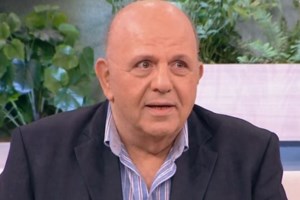 Οι γκριμάτσες και τα χασμουρητά της Μαρίνας Σάττι στη συνέντευξη Τύπου την ώρα που μιλούσε το Ισραήλ