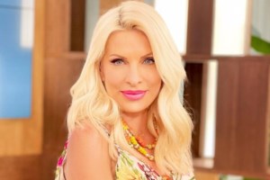 Η Ελένη Μενεγάκη επέστρεψε στο πλατό: "Σε 11 ημέρες πάλι μαζί" | Δείτε το βίντεο