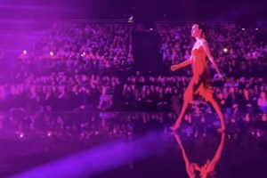 Madwalk 2024 | H λαμπερή εμφάνιση της Ζενεβιέβ Μαζαρί στη σκηνή