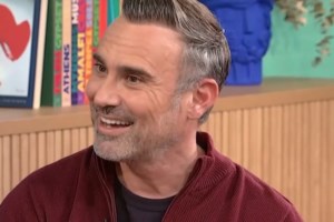 Ο Αργύρης Αγγέλου για το reunion του "Παρά Πέντε": "Ο Καπουτζίδης τα μαγειρεύει με τη Καρύδη"