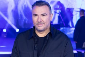Το μήνυμα του Αντώνη Ρέμου στην πρώτη συναυλία μετά τις κατηγορίες περί φοροδιαφυγής: "Απόψε είμαι όρθιος γιατί με αγαπάτε" - εικόνα 2