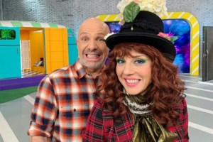 Νίκος Μουτσινάς | Δείτε την εντυπωσιακή τούρτα που του ετοίμασαν οι συνεργάτες του