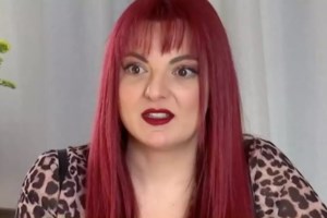 Χρύσα Κατσαρίνη: "Η μαμά μου έσπασε αυτόν τον κύκλο της βίας, έφυγε κι έτσι μου έμαθε να φεύγω κι εγώ"