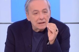 Η επική ατάκα του Ανδρέα Μικρούτσικου στη Ματίνα Παγώνη - εικόνα 3