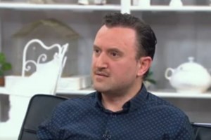 Αργύρης Αγγέλου: "Μια φορά τόλμησα να το σκεφτώ μετά το τσουνάμι "Παρα Πέντε" και το πλήρωσα με αίμα"