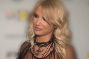 Ασπίδα για την Ελεωνόρα Ζουγανέλη η Κατερίνα Λιόλιου - εικόνα 2