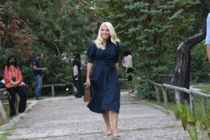 Ελένη Μενεγάκη | Η εντυπωσιακή εμφάνιση στην συνέντευξη τύπου για την εκπομπή της