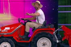 Ο Σάκης Τανιμανίδης αποκαλύπτει τα επαγγελματικά του σχέδια στον Νίκο Μουτσινά