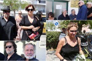 Απαρηγόρητη η Μίρκα Παπακωνσταντίνου στην κηδεία του Δάνη Κατρανίδη