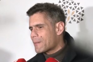 Aide-mémoire | Ο Κασσελάκης στην πίστα με τον δράκο & τα block του Ουγγαρέζου - εικόνα 4