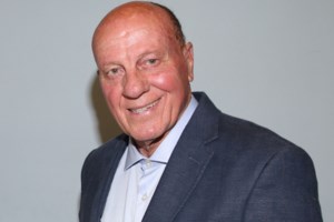 Με αυτόν τον τρόπο ο ΣΚΑΙ τιμά τον Μίμη Δομάζο