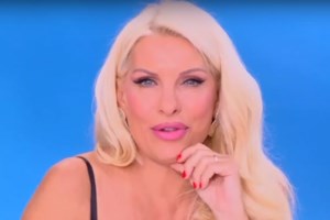 Η Ελένη Μενεγάκη πιο όμορφή από ποτέ μέσα στο αμάξι της: "Να μας χαίρεστε" - εικόνα 2