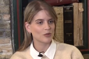 Το πρώτο Πάσχα της Δανάης Μιχαλάκη & του Γιώργου Παπαγεωργίου αγκαλιά με την κόρη τους