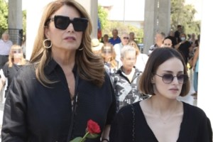 Η all star εμφάνιση με Όλγα Κεφαλογιάννη, Μιμή Ντενίση & Άντζελα Γκερέκου - εικόνα 2