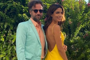 Τόνια Σωτηροπούλου | Το one-shoulder πλεκτό της από τη Marks & Spencer είναι η πιο σύγχρονη εκδοχή dressy top που θα φορέσεις την άνοιξη