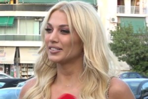 Η "καυτή" εμφάνιση της Κωνσταντίνας Σπυροπούλου που μαγνήτισε τα βλέμματα