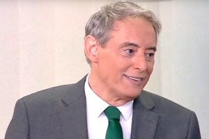 Η σύζυγος του Ιορδάνη Χασαπόπουλου "εισέβαλε" στο πλατό: "Δεν μπορώ να το διαχειριστώ, κόπηκαν τα πόδια μου"