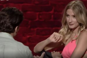 Ο Αντίνοος Αλμπάνης δίνει μία απολαυστική απάντηση στην ομοιότητα που του αποδίδουν με την Ισμήνη Παπαβλασοπούλου!