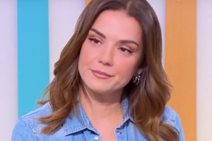 Η φωτογραφία της Βάσως Λασκαράκη με την κόρη της, Εύα από τη γιορτή λήξης της σχολικής χρονιάς