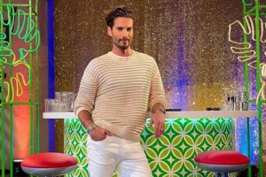 Ζενεβιέβ Μαζαρί: "Κανείς δεν ασχολήθηκε με το ότι ο Γιώργος Καράβας έμεινε με το σώβρακο - Τον είδες τον κούρο;"