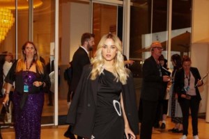 Η Κλέλια Ανδριολάτου σαν star του Hollywood στο φεστιβάλ των Καννών - Το σχόλιο της Έλενας Χριστοπούλου