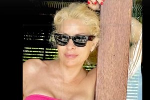 Η Ελενη Μενεγάκη στην αγκαλιά του Μάκη Παντζόπουλου - εικόνα 2