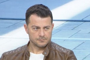 Γιώργος Αγγελόπουλος: "Η μητέρα μου έφυγε από τη ζωή τη στιγμή που άρχισε να βρέχει στο τραπέζι του γάμου"