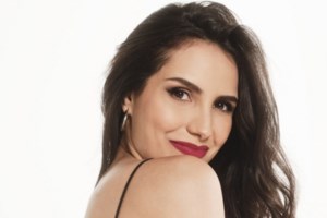 Η Ελένη Φουρέιρα για ρακές στην Κρήτη με τον Παντελή Τουτουντζή και τον κουμπάρο της