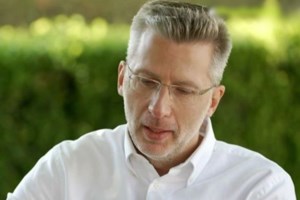 Συγκινεί η ανάρτηση του Άκη Σκέρτσου για το πρόβλημα υγείας του γιου του: "Τον θαυμάζω γιατί είναι μαχητής"