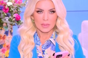 "Λύγισε" on air η Κατερίνα Καινούργιου: "Θα έπρεπε να πηγαίνω πιο συχνά, της χρωστάω όλη μου τη ζωη" - εικόνα 3