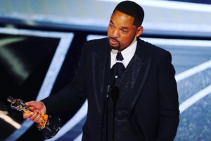 Καλοκαίρι yes | Χαμός με την ατάκα του Τριαντάφυλλου: "Πολύ ωραίο χαστούκι του έδωσε και λίγο ήταν"