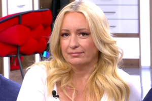 Ο Δημήτρης Ουγγαρέζος "ασπίδα" για την Αφροδίτη Γραμμέλη