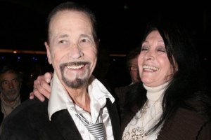 "Η Αλίκη Βουγιουκλάκη δεν ήθελε να μεγαλώσει και έκανε περίεργες ενέσεις με κύτταρα ζώων που τελικά τις έκαναν κακό" - εικόνα 2