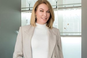 Η Τατιάνα Στεφανίδου ποζάρει με λεοπάρ μαγιό συνεχίζοντας τις διακοπές της