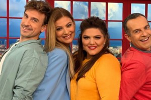 Η Δανάη Μπάρκα ξεκίνησε τις καλοκαιρινές της διακοπές - "Ένα γλέντι που θα θυμόμαστε για πάντα"