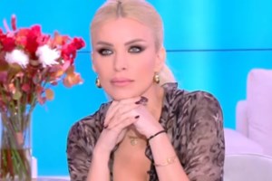 Η Κατερίνα Καινούργιου αποκάλυψε on air τη συμβουλή που της έδωσε η μαμά της για τον Παναγιώτη Κουτσουμπή