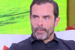 Κωνσταντίνος Μαρκουλάκης: "Λιποθύμησε μπροστά μου και τους είπα ότι κάνω τον γιατρό, δεν είμαι" - εικόνα 2