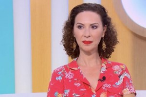 Η Δώρα Χρυσικού δείχνει την τομή της και συγκλονίζει: "Αν δεν μπορείς να βλέπεις το σημάδι μου..."