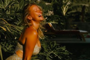 Η Λένα Δροσάκη φωτογραφίζει τους γονείς και τον αδερφό της στις διακοπές τους