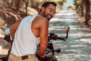 Χριστίνα Μπόμπα – Σάκης Τανιμανίδης | Οι πρώτες δηλώσεις για τα δίδυμα έξω από το μαιευτήριο