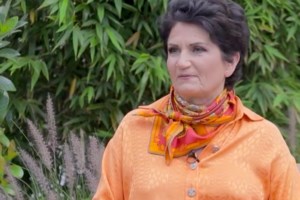 Η Άλκηστις Πρωτοψάλτη ποζάρει στα 69 της φορώντας μαγιό και δείχνει υπέροχη - εικόνα 3