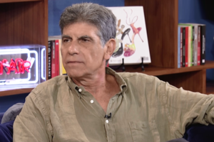 Τι μας ενοχλεί τόσο κάθε φορά στις συνεντεύξεις του Γιάννη Μπέζου;