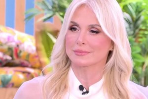 Κατερίνα Καινούργιου: "Ο κόσμος βαρέθηκε να βλέπει τηλεοπτικά πρόσωπα τα οποία απλά κάνουν την παρουσιάστρια και τίποτε άλλο"