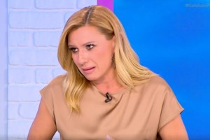 Συγκινημένη η Κατερίνα Καραβάτου στην αυλαία του "Καλοκαίρι Παρέα": "Μου φάνηκε ότι αυτό θα πήγαινε καλά"